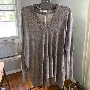 Long Grey Sweater Tunic by Carly Jean Los Angeles Size Small